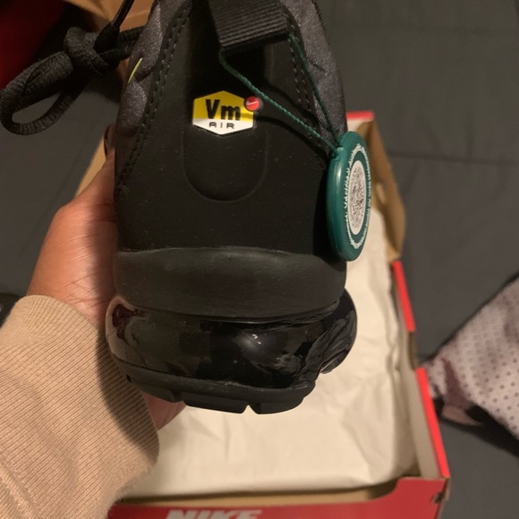 Nike Air VaporMax Plus Neon ‘95 - Picture 5 of 6